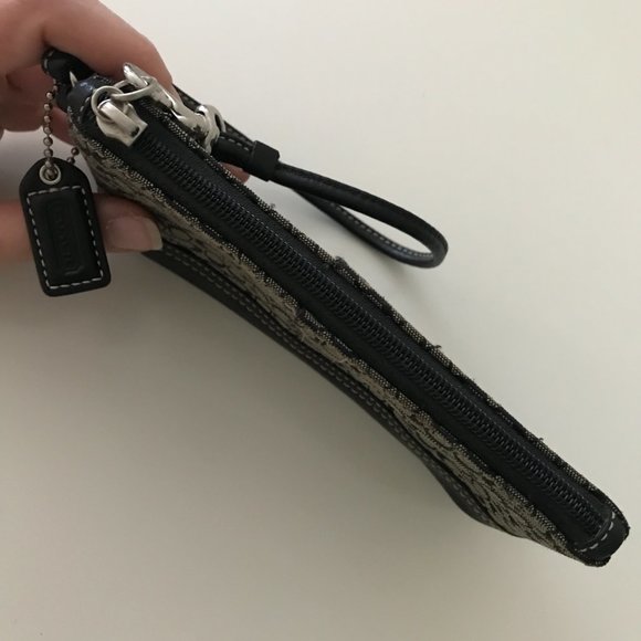Loved, in Great Condition AUTH Coach Large Wristlet with Coach Tag - Picture 6 of 6
